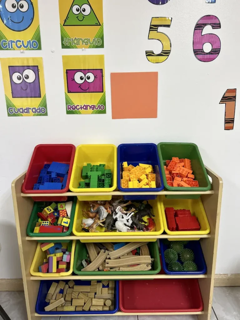 Detalle vertical de área infantil del centro